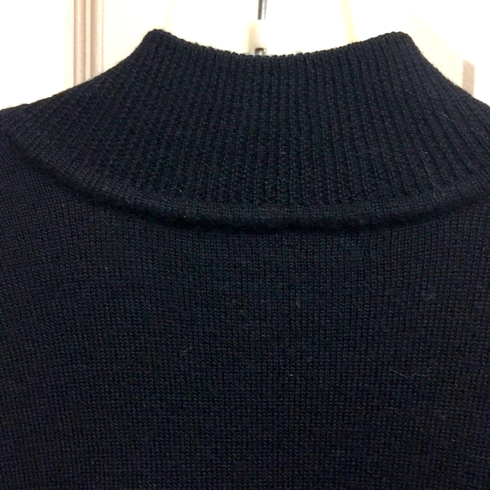 “NEIMAN MARCUS” V-NECK MERINO WOOL SWEATER - Picture 3 of 7